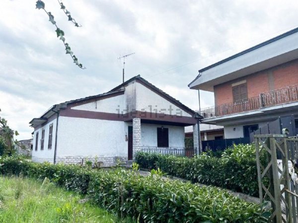 casa indipendente in vendita a Frosinone