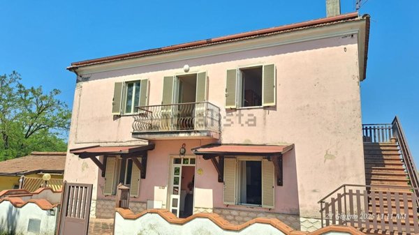 casa indipendente in vendita a Frosinone in zona Le Rase