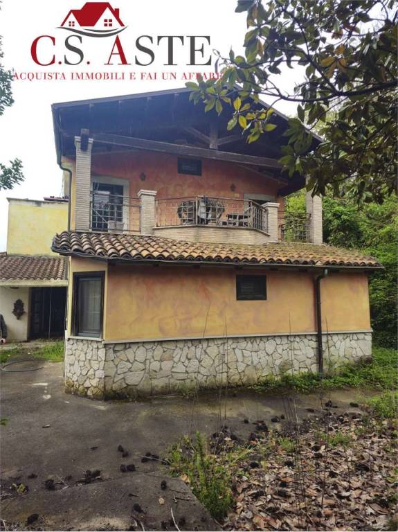 casa indipendente in vendita a Frosinone