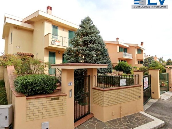 casa indipendente in vendita a Frosinone