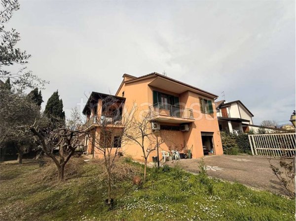 casa indipendente in vendita a Frosinone