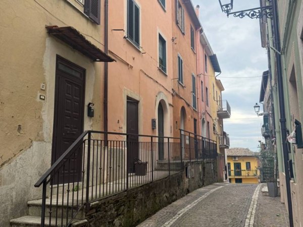 casa indipendente in vendita a Frosinone