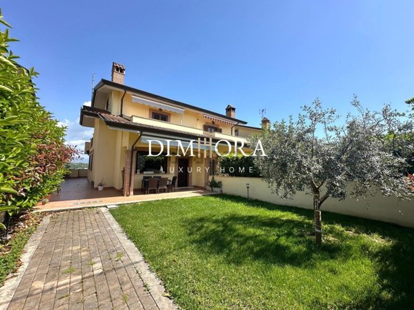 casa indipendente in vendita a Frosinone