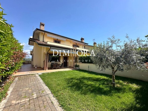 casa indipendente in vendita a Frosinone