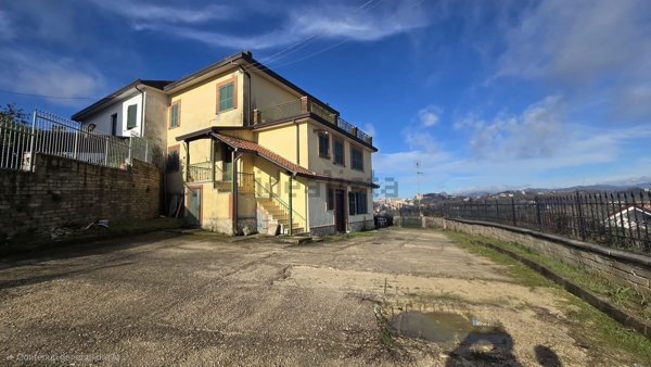 casa indipendente in vendita a Frosinone
