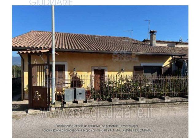 casa indipendente in vendita a Frosinone