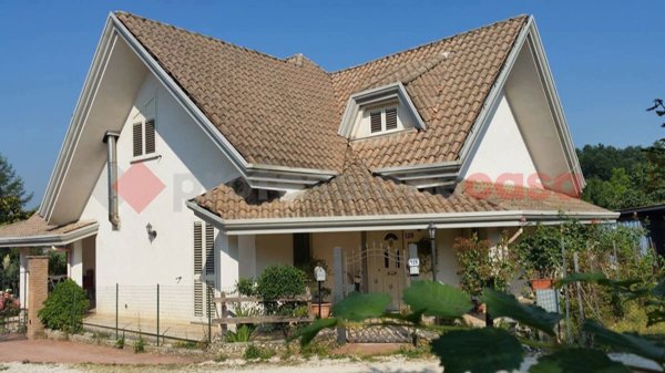 casa indipendente in vendita a Frosinone