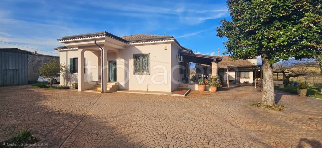 casa indipendente in vendita a Frosinone