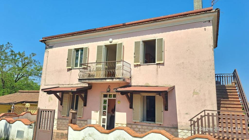 casa indipendente in vendita a Frosinone