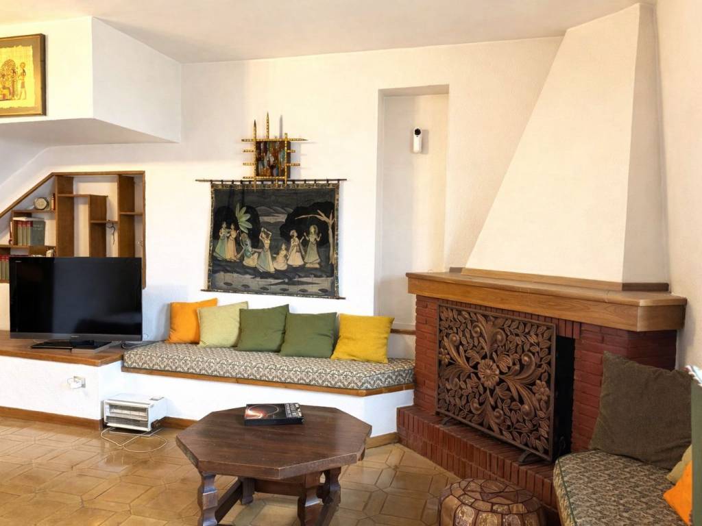 casa indipendente in vendita a Frosinone in zona Le Rase