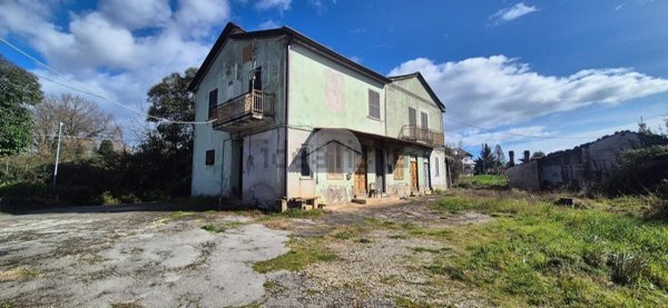 casa semindipendente in vendita a Frosinone