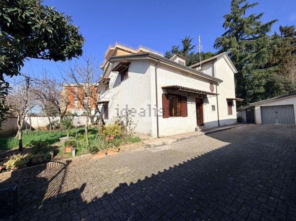 casa indipendente in vendita a Frosinone