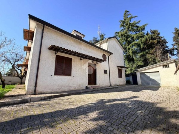 casa indipendente in vendita a Frosinone