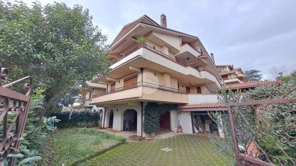 casa indipendente in vendita a Frosinone