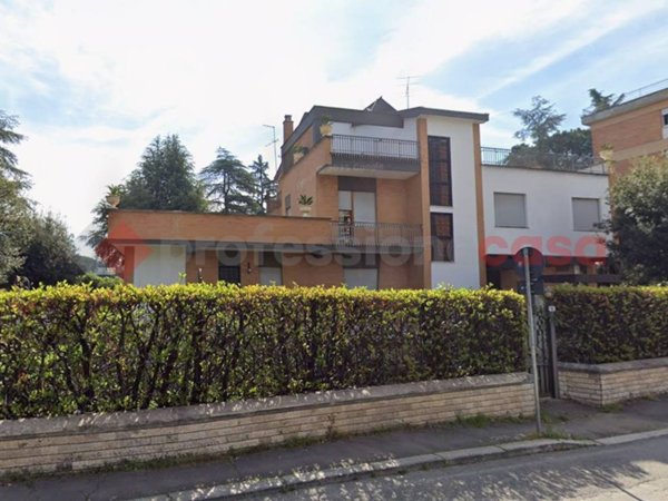 casa indipendente in vendita a Frosinone