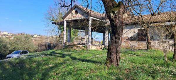 casa indipendente in vendita a Frosinone