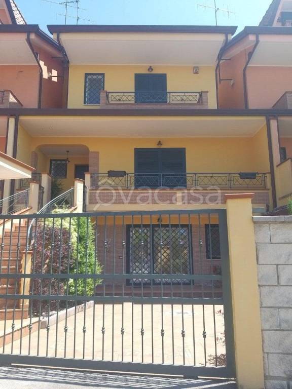 casa indipendente in vendita a Frosinone