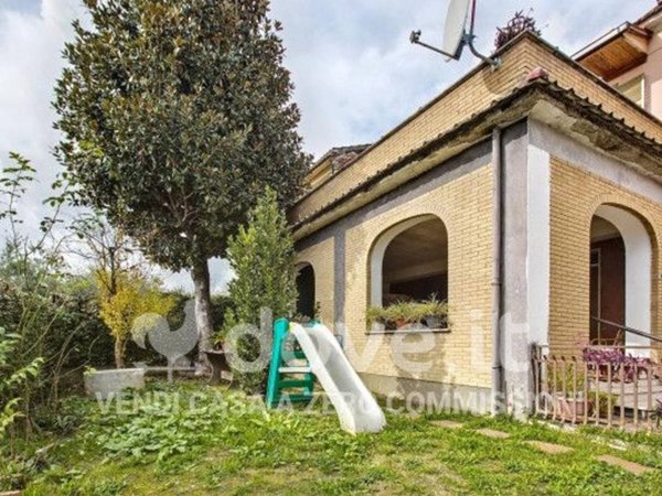 casa indipendente in vendita a Frosinone
