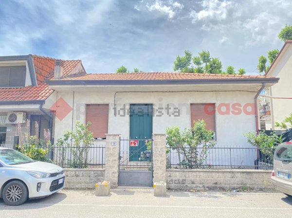 casa indipendente in vendita a Frosinone