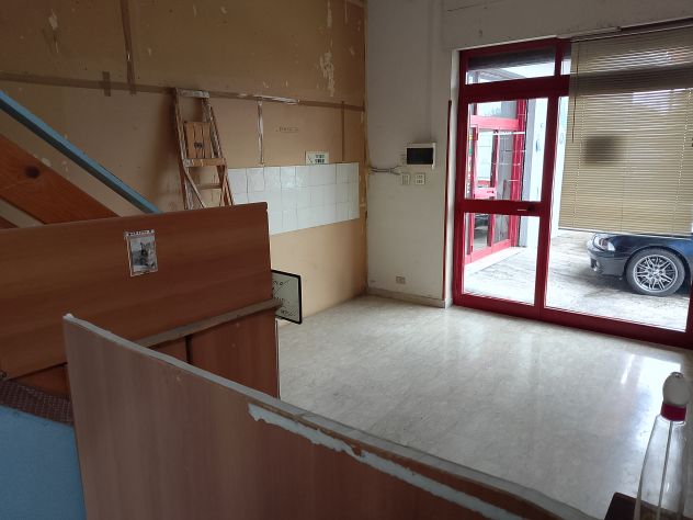 locale commerciale in vendita a Frosinone