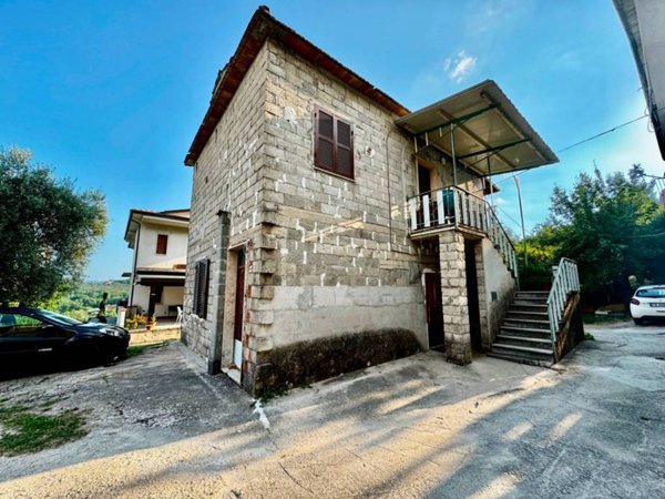 casa indipendente in vendita a Frosinone