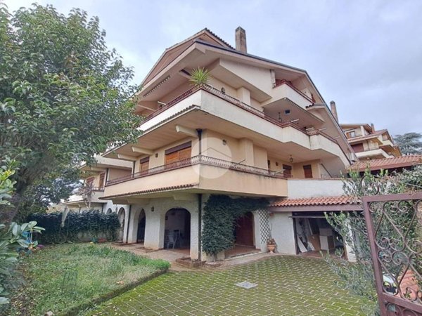 casa indipendente in vendita a Frosinone