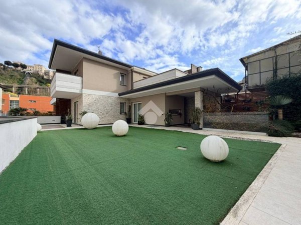 casa indipendente in vendita a Frosinone