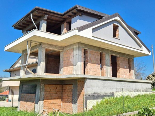 casa indipendente in vendita a Frosinone
