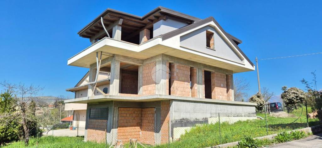 casa indipendente in vendita a Frosinone