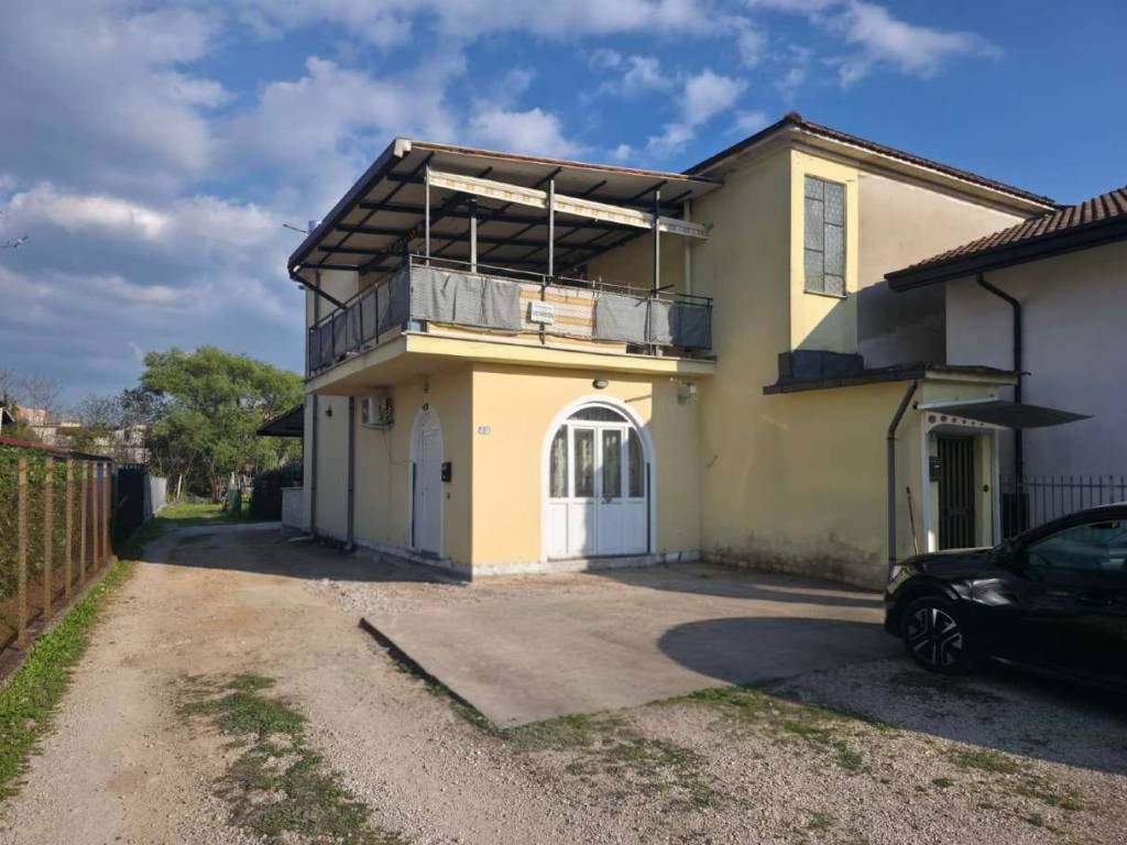 casa indipendente in vendita a Frosinone