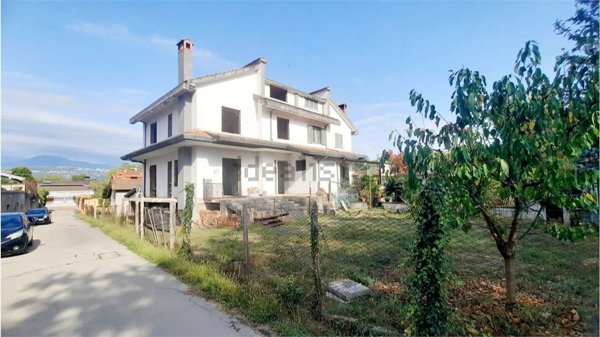 casa indipendente in vendita a Frosinone
