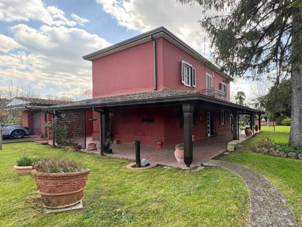 casa indipendente in vendita a Frosinone