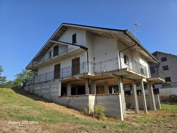 casa indipendente in vendita a Frosinone in zona Le Rase