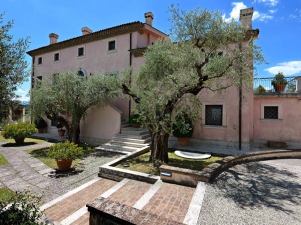 casa indipendente in vendita a Frosinone