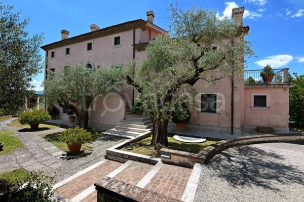 casa indipendente in vendita a Frosinone in zona Colle Martuccio