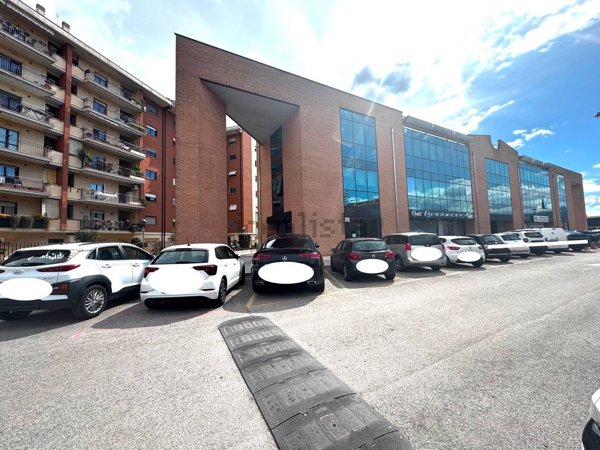 locale commerciale in vendita a Frosinone