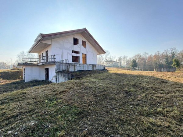 casa indipendente in vendita a Frosinone