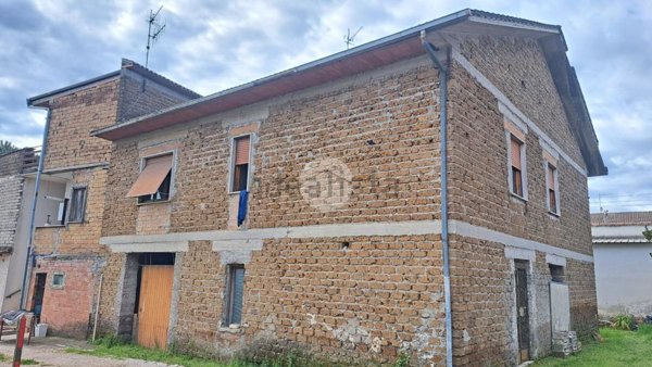 casa indipendente in vendita a Frosinone