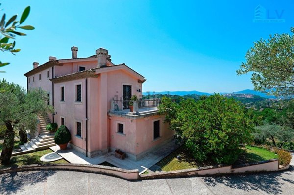 casa indipendente in vendita a Frosinone