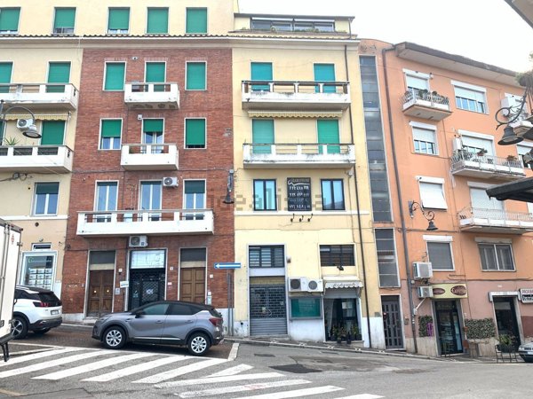 locale commerciale in vendita a Frosinone