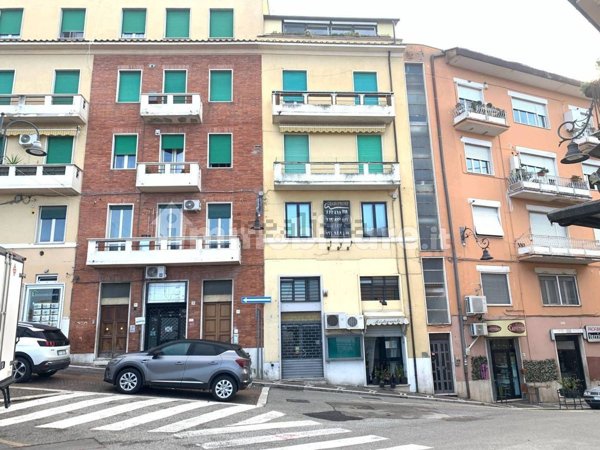 locale commerciale in vendita a Frosinone