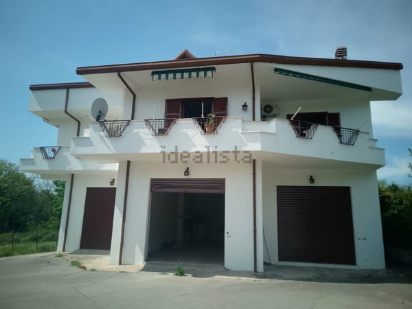 casa indipendente in vendita a Frosinone