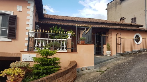 casa indipendente in vendita a Frosinone