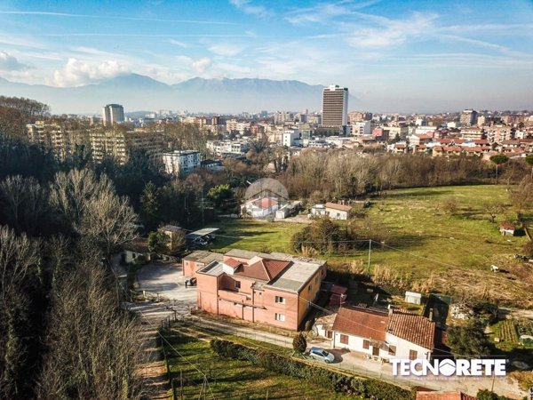 casa indipendente in vendita a Frosinone