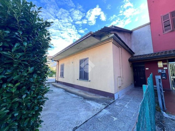casa indipendente in vendita a Frosinone