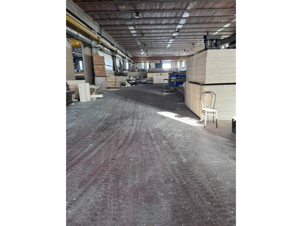 locale commerciale in vendita a Frosinone