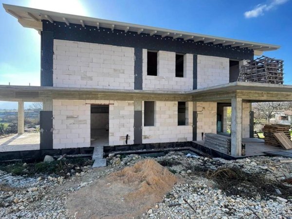 casa indipendente in vendita a Frosinone