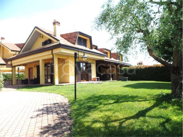 casa indipendente in vendita a Frosinone
