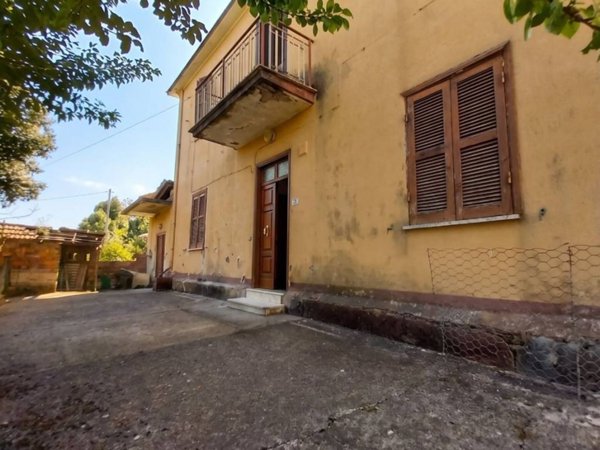 casa indipendente in vendita a Frosinone