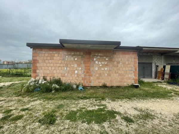casa indipendente in vendita a Frosinone